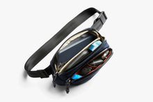 Load image into Gallery viewer, Venture Hip Pack 1.5L - Nightsky
