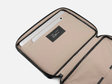 Load image into Gallery viewer, GRAMS28 176 Essential Briefcase - Black
