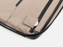 Load image into Gallery viewer, GRAMS28 176 Essential Briefcase - Black
