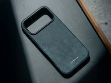 Load image into Gallery viewer, 121 MagSafe Snowflake Leather Case | iPhone 17 Pro Max - Jeans
